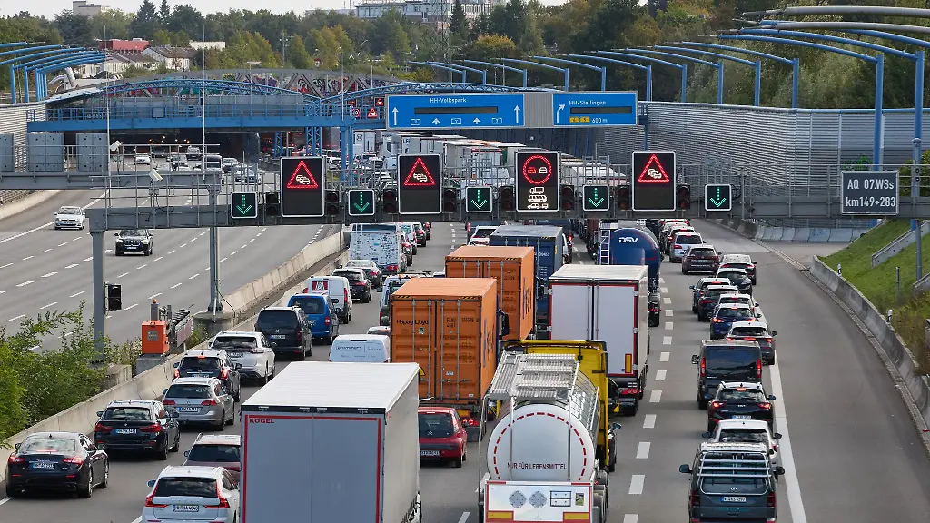 Die-seit-Samstagmorgen-gesperrte-A7-in-Richtung-Hannover-ist-wieder-frei