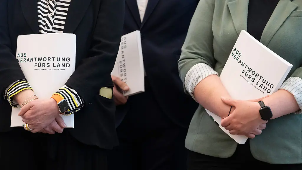 Vorgestellt-wurde-der-Koalitionsvertrag-im-Suedwesten-schon-vergangene-Woche-Jetzt-kommen-auch-offiziell-die-Unterschriften-darunter