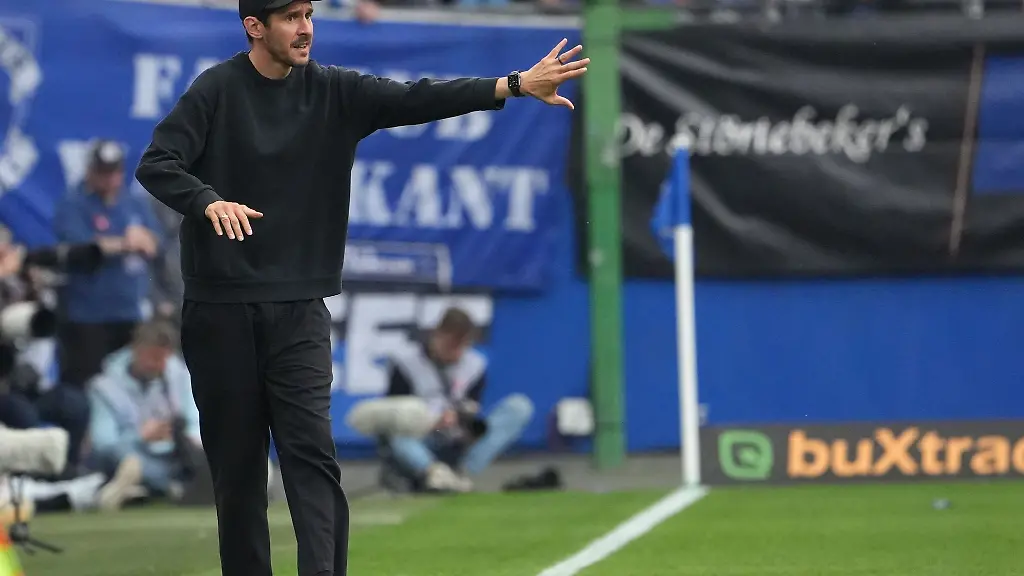 Feuerte-sein-Team-erfolglos-an-Freiburgs-Trainer-Julian-Schuster