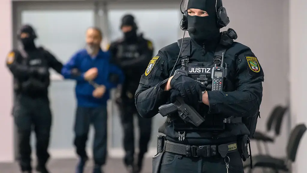 Der-Prozess-gegen-den-Todesfahrer-vom-Magdeburger-Weihnachtsmarkt-wird-unter-hohen-Sicherheitsvorkehrungen-gefuehrt