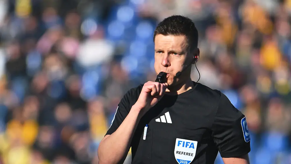 Daniel-Siebert-pfeift-das-Champions-League-Finale