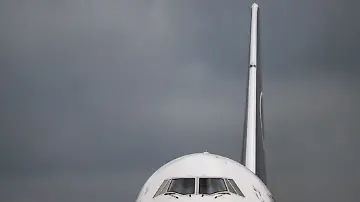 592972304