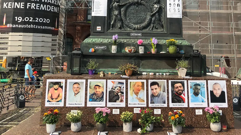 Brueder-Grimm-Denkmal-auf-dem-Hanauer-Marktplatz