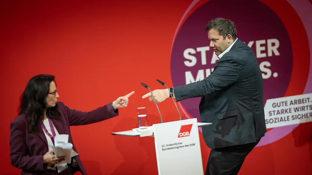 DGB-Vorsitzende-Yasmin-Fahimi-mit-Bundesfinanzminister-Lars-Klingbeil