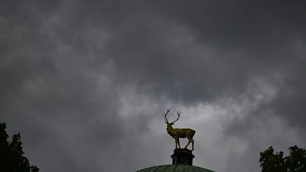 Regen-Schnee-im-Bergland-Gewitter-und-Frost-in-Bodennaehe-Die-Woche-der-Eisheiligen-bleibt-ungemuetlich-Woche-mit-einer-kurzen-Atempause-mittendrin