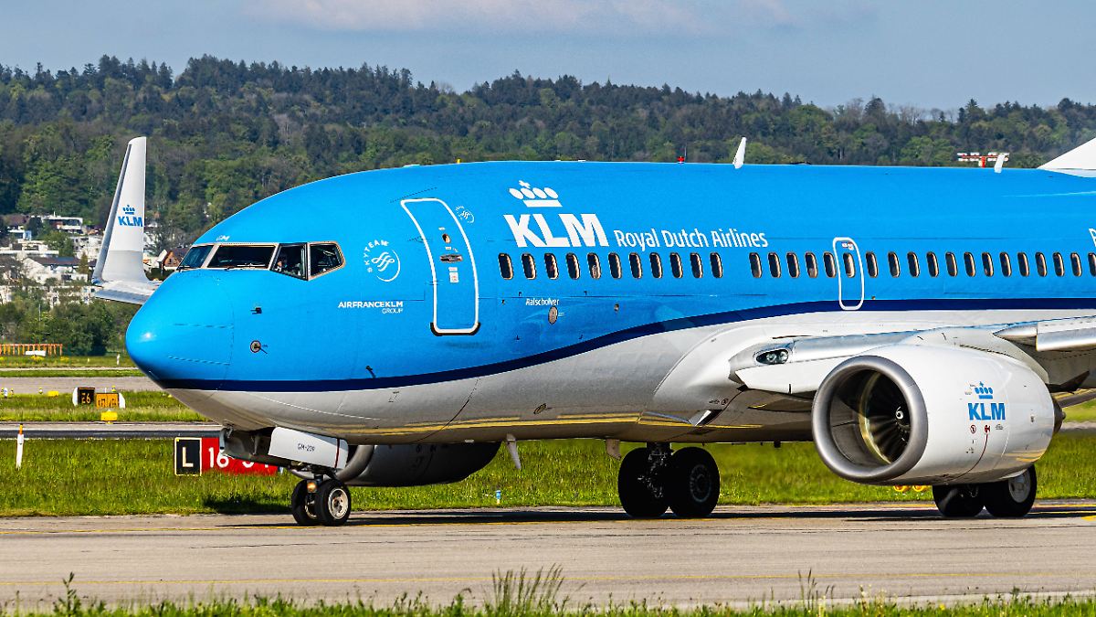 Bomb on board?: Wi-Fi name triggers police operation on plane