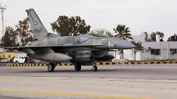 2015-02-08T120000Z_1748169358_GM1EB2907SJ01_RTRMADP_3_MIDEAST-CRISIS-PLANES