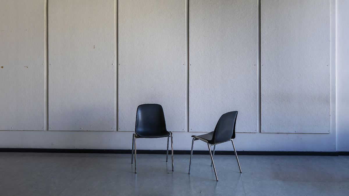 Gesund trotz Bürojob: So schädlich ist ständiges Sitzen - und das hilft wirklich