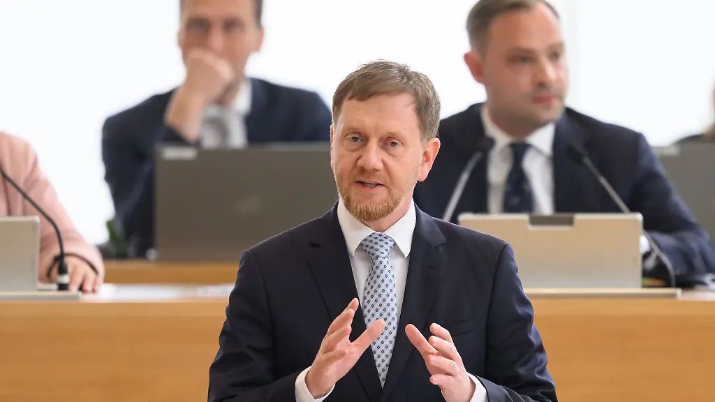 Sachsens-Ministerpraesident-Michael-Kretschmer-CDU-hat-die-zunehmende-Belastung-der-Kommunen-durch-Programme-des-Bundes-kritisiert