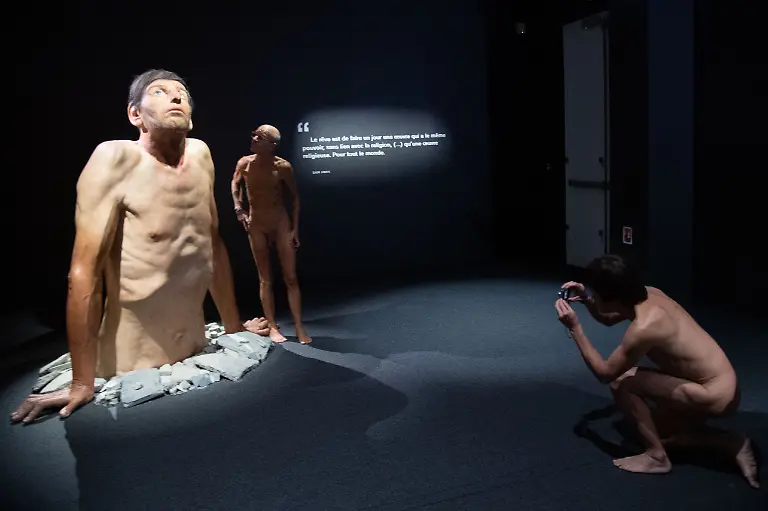 Naked-people-visit-an-hyperrealistic-exhibition-at-the-Maillol-Museum-in-Paris-France-on-November-10-2022-Photo-by-Aurore-Marechal-ABACAPRESS