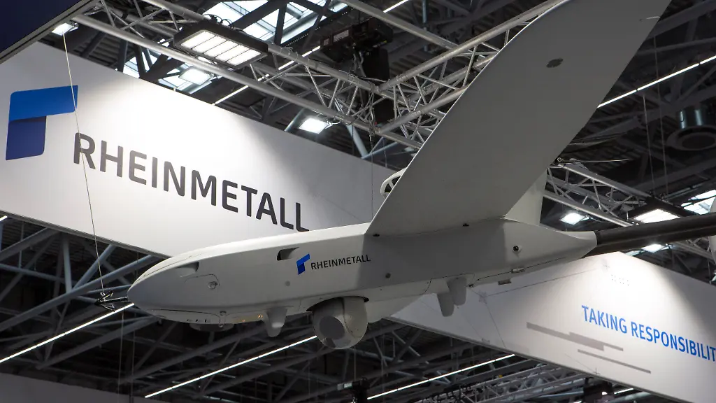 GERMANY-DUESSELDORF-MARCH-24-A-tour-of-XPONENTIAL-Europe-s-leading-trade-fair-for-autonomous-technologies-robotics-on-March-24-2026-in-Duesseldorf-Germany-The-photo-shows-the-portable-FV014-strike-drone-from-Rheinmetall-The-FV014-is-designed-as-a-flexible-tactical-kamikaze-drone