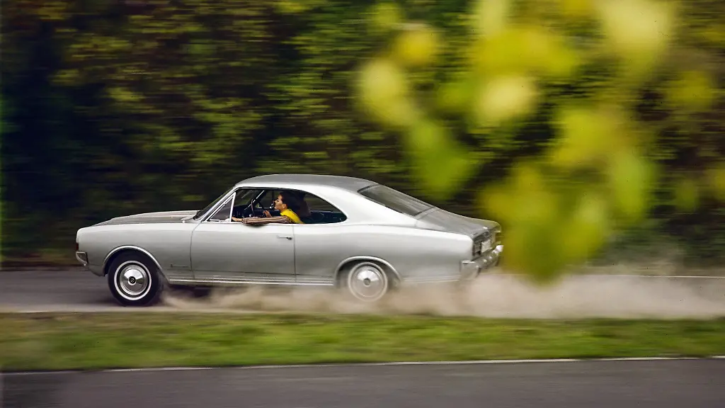 Mit-dem-Duo-aus-Rekord-C-und-Commdore-A-sprintete-Opel-vor-60-Jahren-auf-die-Pole-Position-in-der-europaeischen-Mittelklasse