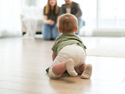 Zwischen Anspruch und Angst: Junge Eltern brechen alte Erziehungsmuster auf