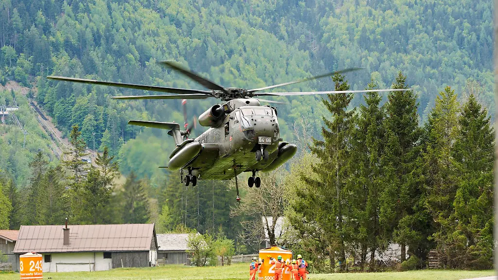 Hunderte-Kraefte-waren-im-Einsatz