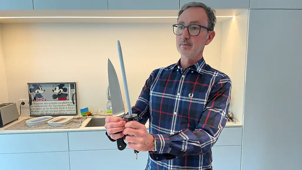 Was-macht-Messer-schnell-scharf-Experte-Patrik-Hympendahl-prueft-zehn-unterschiedliche-Methoden