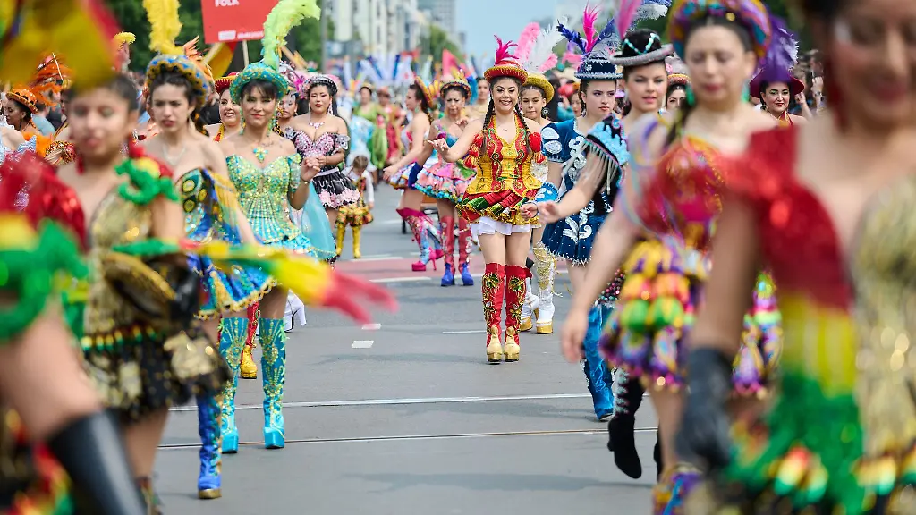 Der-Berliner-Karneval-der-Kulturen-feiert-seinen-30-Geburtstag