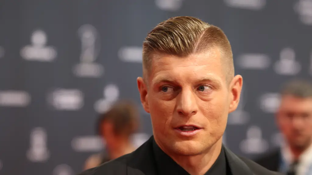Toni-KROOS-GER-former-german-football-legend-FC-Bayern-Munich-Real-Madrid-at-the-red-carpet-of-the-Laureus-World-Sports-Award-2026-Madrid-Palacio-de-Cibeles-20-04