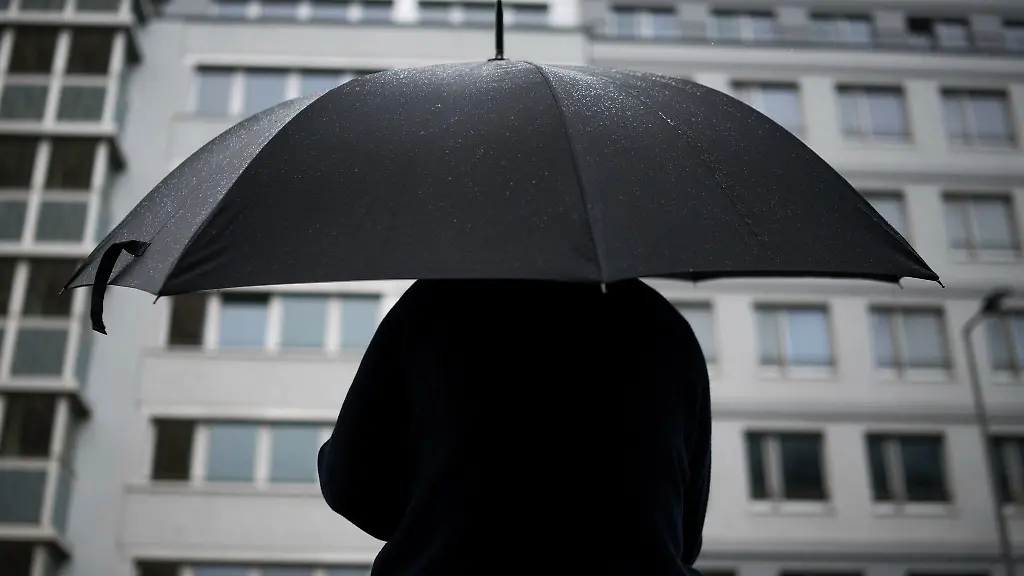 Zeit-fuer-den-Regenschirm-In-Berlin-und-Brandenburg-wird-es-in-den-kommenden-Tagen-nass