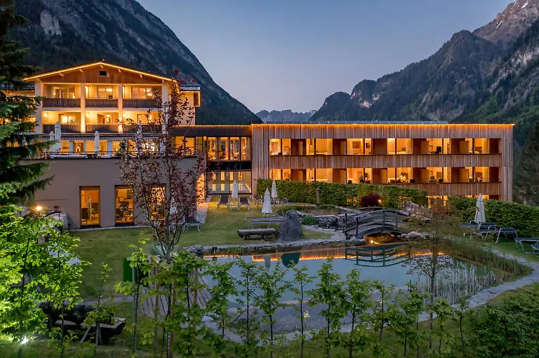 Außenansicht_AlpenhotelZimba_Vorarlberg