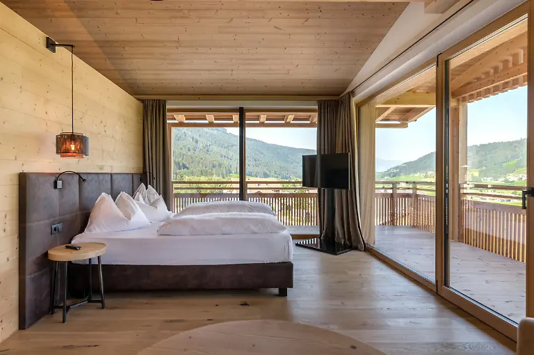 Zimmer_AlpineNatureHotelStoll_Gsies.