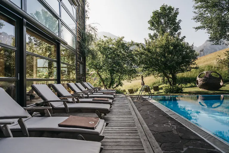 Poolanlage_NaturhotelChesaValisa_Kleinwalsertal