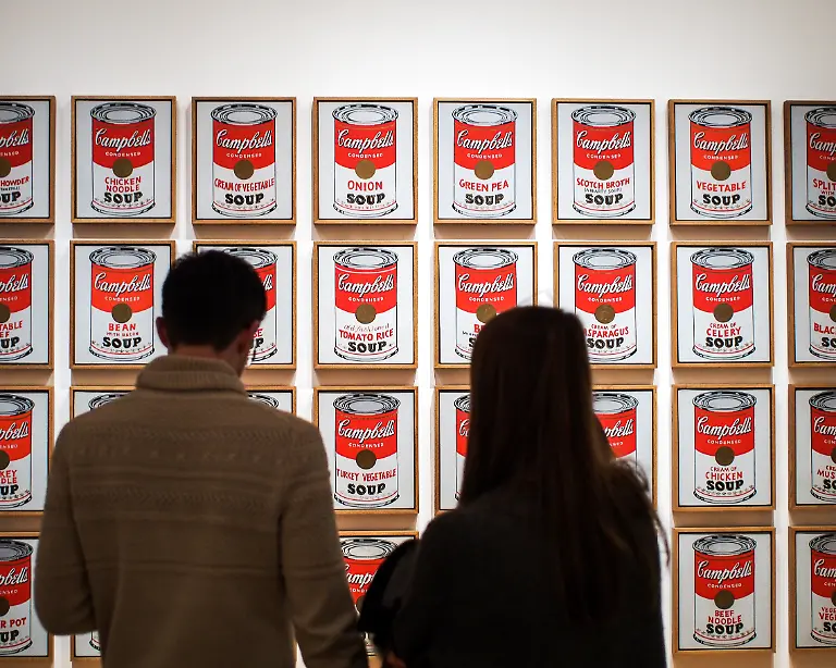 Museum-of-Modern-Art-or-MoMA-Manhattan-New-York-United-States-of-America-Campbell-x27-s-Soup-Cans-the-artwork-by-Andy-Museum-of-Modern-Art-or-MoMA-Manhattan-New-York-United-States-of-America-Campbell-x27-s-Soup-Cans-the-artwork-by-Andy-Warhol-Leading-figure-in-pop-art-Famous-work-Visitors-watching