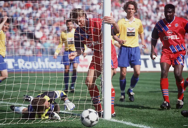 Archivbilder-der-Woche-SPORT-KW01-FUSSBALL-FC-Bayern-Muenchen-1-FC-Nuernberg-2-1-23-04