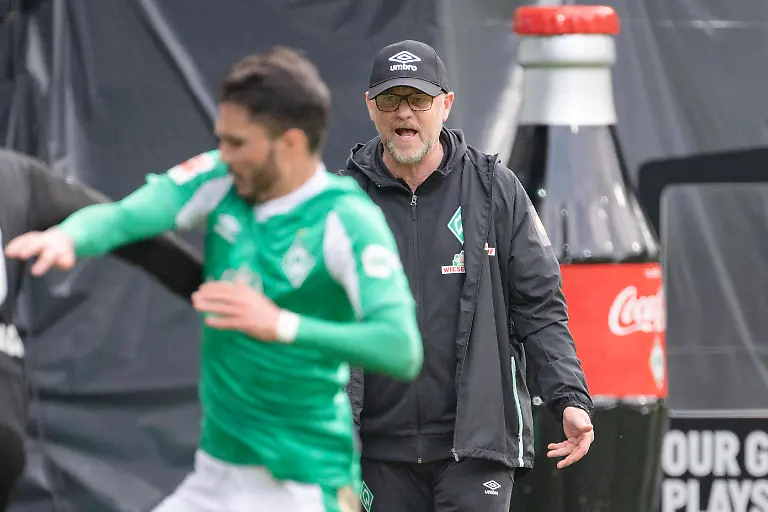 Trainer-Thomas-SCHAAF-HB-der-fuer-das-letzte-Spiel-der-Saison-die-Mannschaft-des-SVW-Bremen-uebernahm-an-der-Seitenlinie-schreiend-rufend-engagiert-Geste-Gestik-Fussball-1-Bundesliga-34-Spieltag-SV-Werder-Bremen-HB-Borussia-Moenchengladbach-MG-2-4-am-22-05-2021-in-Bremen-Deutschland-SV-Werder-Bremen-ist-direkt-in-die-Zweite-2