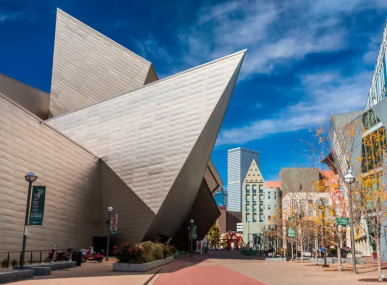 The-Denver-Art-Museum-and-Pedestrian-Mall-in-Denver-Colorado-USA