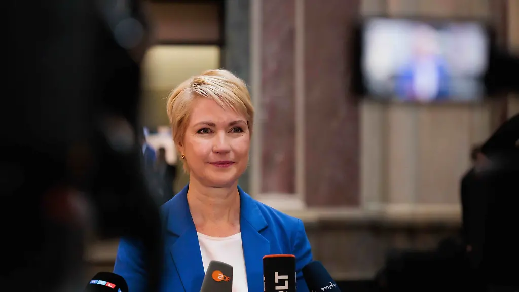 MV-Ministerpraesidentin-Manuela-Schwesig-SPD-fordert-ein-Gesamtpaket-zur-Entlastung-der-Buerger