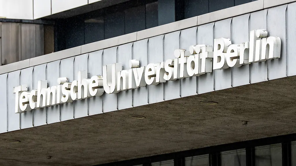 Das-Hauptgebaeude-der-Technischen-Universitaet-Berlin-ist-seit-dem-Wochenende-geschlossen