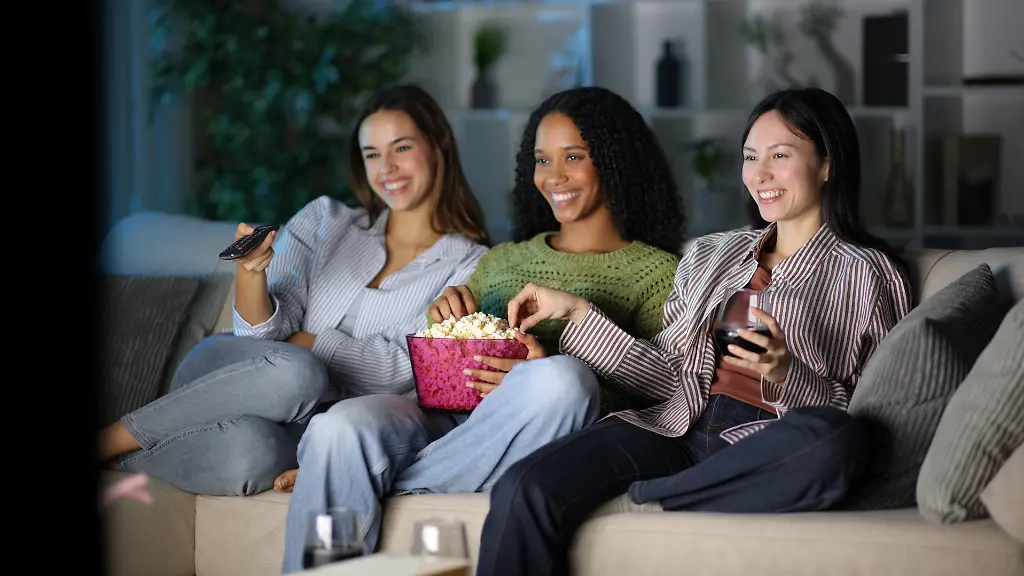 Das-Bundle-aus-Waipu-tv-Perfect-Plus-und-Netflix-ist-fuer-zwoelf-Monate-um-die-Haelfte-reduziert-erhaeltlich-inklusive-Live-TV-Streaming-und-Pay-TV
