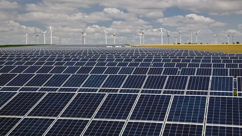 Windpark-und-Solarpark-bei-Grischow-in-Mecklenburg-Vorpommern-Grischow-17-07-2013