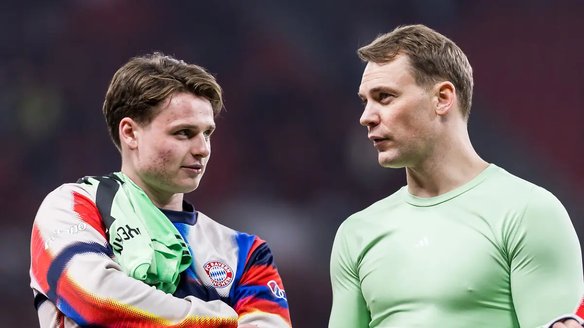 LEVERKUSEN-GERMANY-APRIL-22-Jonas-Urbig-FC-FC-Bayern-Munich-40-and-Manuel-Neuer-FC-FC-Bayern-Munich-1-together-after-winning-the-DFB-Pokal-Semi-final-match-between-Bayer-04-Leverkusen-vs-FC-FC-Bayern-Munich-at-BayArena-during-semi-final-of-the-DFB-Pokal-season-2025-26-on-April-22-2026-in-Leverkusen-Germany