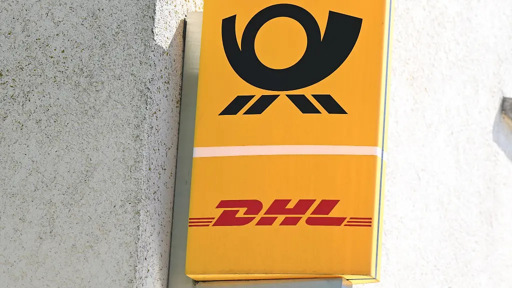 Die-Postbank-am-Schweriner-Marienplatz-bietet-kuenftig-keine-Post-Dienstleistungen-mehr-an-Die-Stadtverwaltung-kritisiert-das