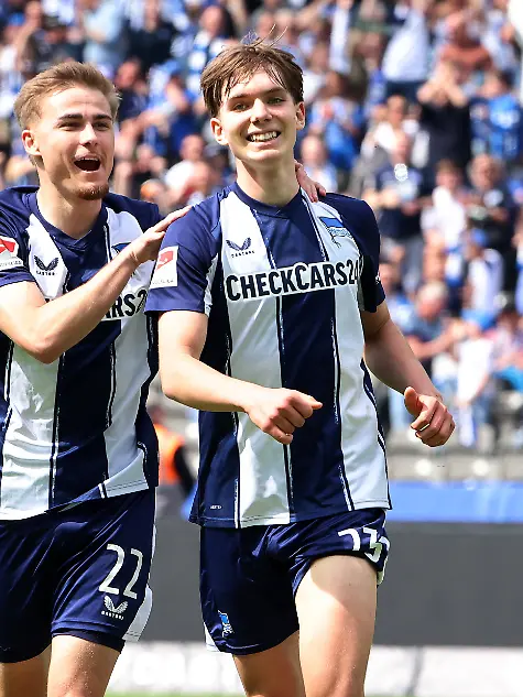 Kennet-Eichhorn-jubelt-nach-Tor-zum-1-0-mit-Marten-Winkler-Freude-Emotion-Fussball-Fussball-DFL-2-Bundesliga-Herren-33-Spieltag-Saison-2025-2026-10-05-2026-Hertha-BSC-Berlin-vs
