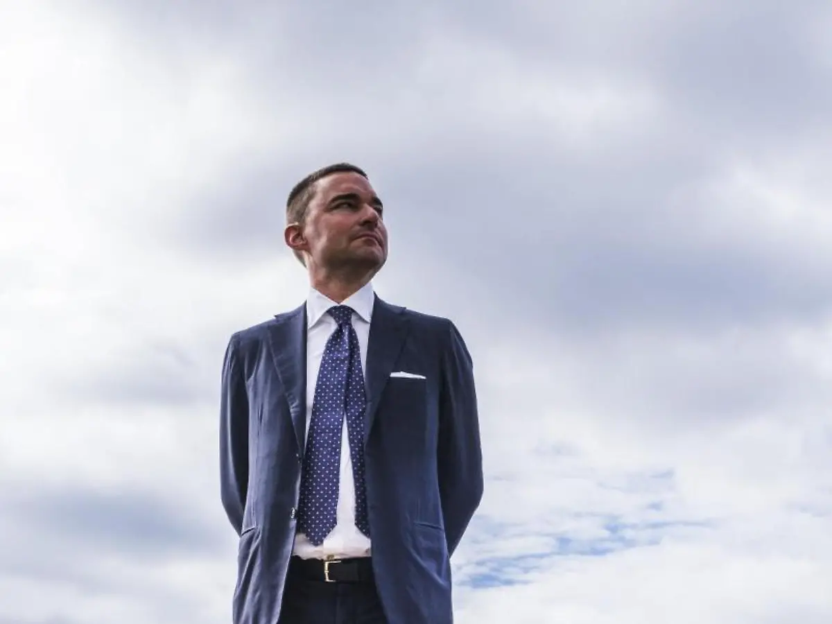 Investor-Lars-Windhorst-von-der-Tennor-Holding-steht-am-Pier