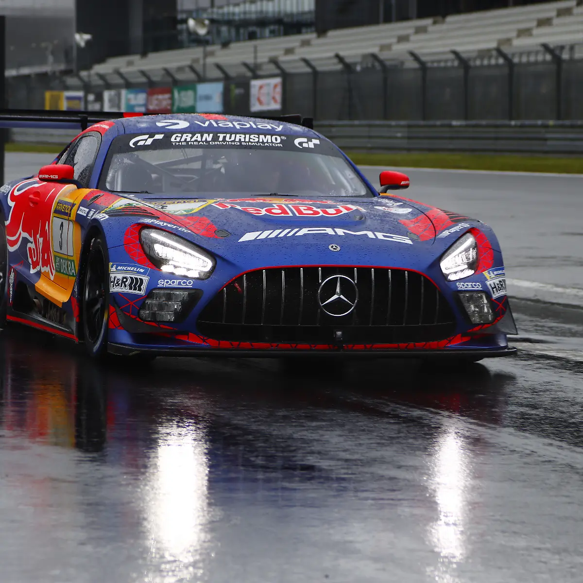 3-Max-Verstappen-NDL-Lucas-Auer-AUT-Jules-Gounon-AND-Daniel-Juncadella-ESP-Mercedes-AMG-GT3-Evo-Mercedes-AMG-Team-Verstappen-Racing-Winward-Racing-GER-in-der-Boxengasse-GER-Motorsport-54-ADAC-Ravenol-24H-Rennen-Nuerburgring-2025-Mittwoch-Impressionen-vor-dem-Rennen-Nuerburg-13-05