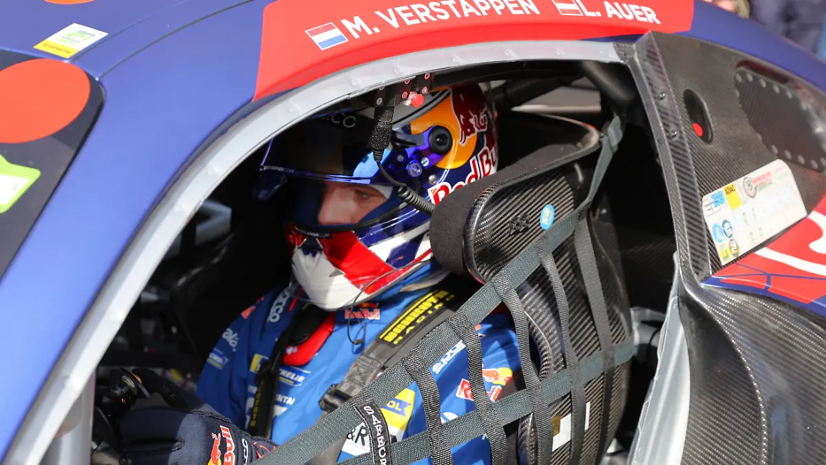 3-Max-Verstappen-NLD-Mercedes-AMG-GT3-Evo-Team-Winward-Racing-GER-mit-Helm-im-Coxkpit-seines-Mercedes-AMG-GER-Motorsport-ADAC-Ravenol-24H-Qualifiers-Nuerburgring-Rennen-1-Nuerburg-Rheinland-Pfalz-Deutschland-18-04