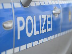 Auf Flucht vor Vergewaltigern?: Frau verletzt sich bei Sturz aus Fenster schwer