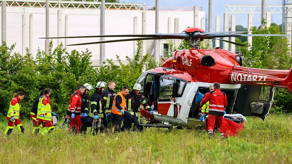 Ein-35-Jaehriger-ist-in-Hagen-fuenf-Meter-in-die-Tiefe-gestuerzt