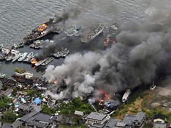Anwohner werden evakuiert: Großbrand bricht in japanischer Werft aus