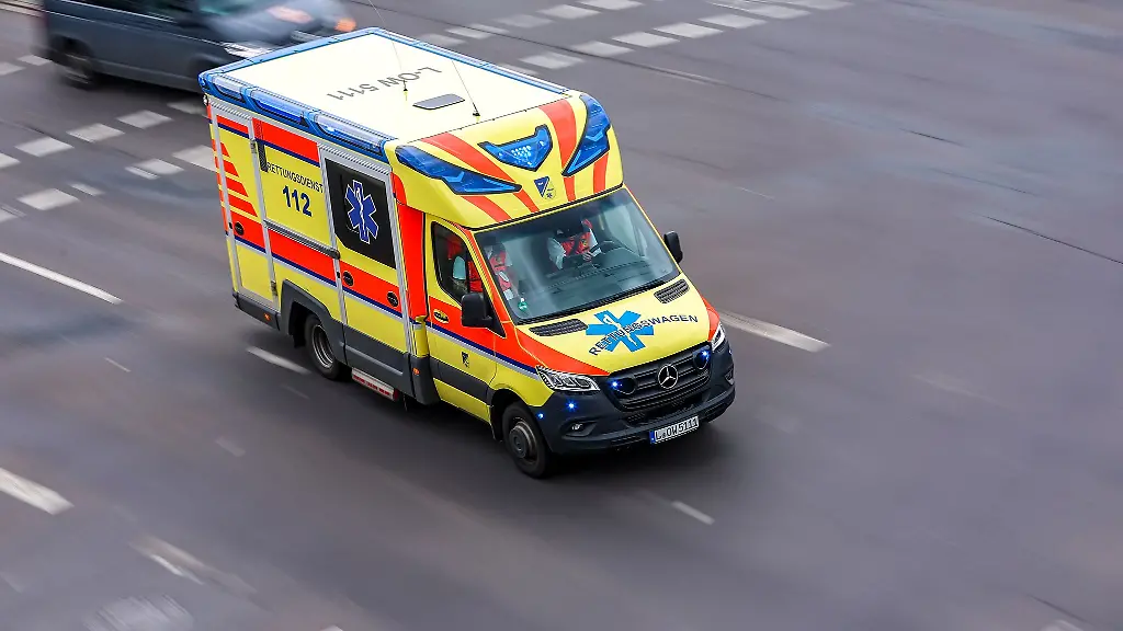 Die-23-Jaehrige-wurde-in-ein-Krankenhaus-gebracht