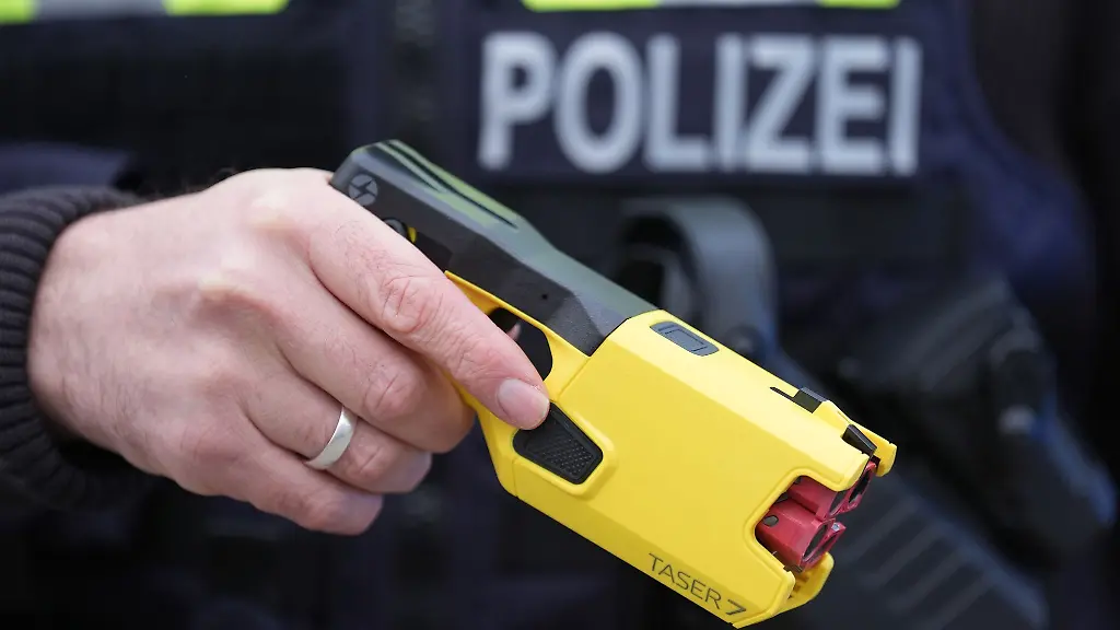 Die-Berliner-Polizei-hat-bei-einem-Einsatz-in-Mariendorf-einen-Taser-eingesetzt