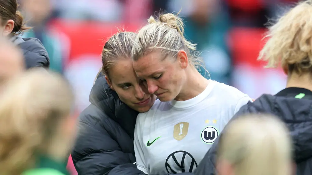 Soccer-Football-DFB-Cup-Women-s-Final-VfL-Wolfsburg-v-Bayern-Munich-RheinEnergieStadion-Cologne-Germany-May-14-2026-VfL-Wolfsburg-s-Luca-Papp-consoles-Alexandra-Popp-after-losing-the-final-REUTERS-Leon-Kuegeler-DFL-REGULATIONS-PROHIBIT-ANY-USE-OF-PHOTOGRAPHS-AS-IMAGE-SEQUENCES-AND-OR-QUASI-VIDEO