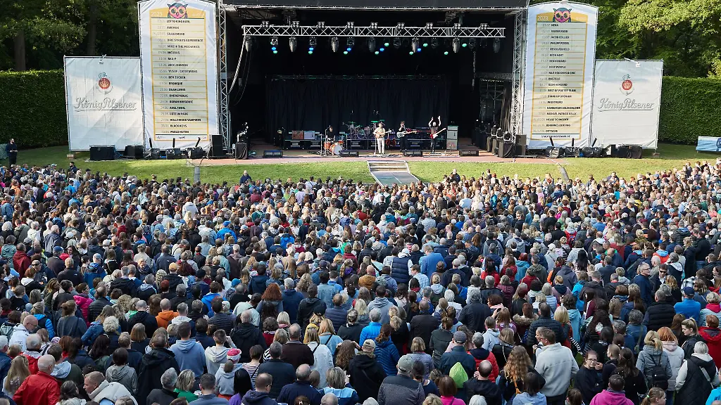 Rund-4-000-Besucherinnen-und-Besucher-finden-in-der-Spielstaette-Platz