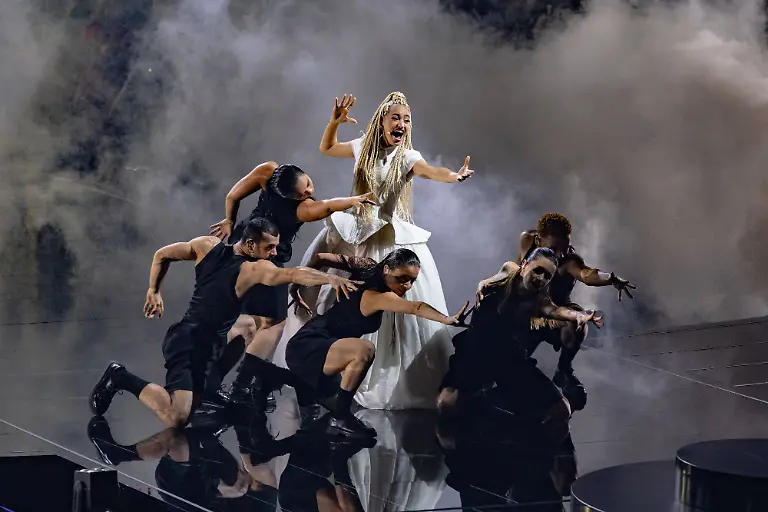 Eurovision-Song-Contest-2025-Second-Semi-Final-14-05-2026-VIENNA-AUSTRIA-14-MAY-2026-Image-shows-France-singer-Monroe-for-France-performing-the-song-Regarde-during-Eurovision-Song-Contest-2025-Second-Semi-Final-at-Wiener-Stadthalle-on-14-05-2026-in-Vienna-Austria