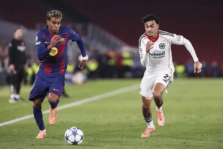 Lamine-Yamal-of-FC-Barcelona-and-Nathaniel-Brown-of-Eintracht-Frankfurt-during-the-UEFA-Champions-League-League-phase-MD6-football-match-between-FC-Barcelona-and-Eintracht-Frankfurt-on-9-December-2025-at-Camp-Nou-stadium-in-Barcelona-Spain-Photo-Javier-Borrego-Spain-DPPI-DPPI