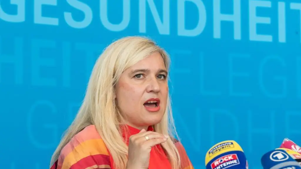 Melanie-Huml-CSU-Staatsministerin-fuer-Gesundheit-und-Pflege-in-Bayern