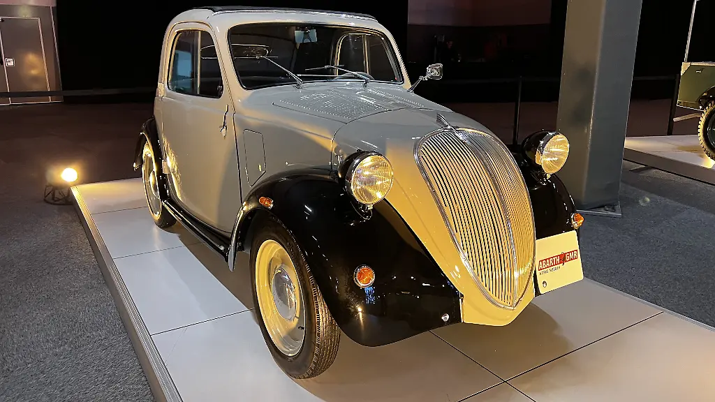 Deutschland-hatte-den-VW-Kaefer-Italien-den-Fiat-500-als-erstes-Volksauto-Vor-90-Jahren-lief-die-Fertigung-des-Cinquecento-mit-dem-Kosenamen-Topolino-Maus-an